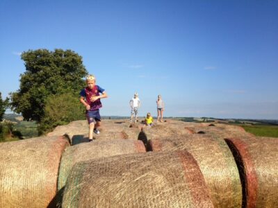 Lekker rennen en springen over de hooibalen