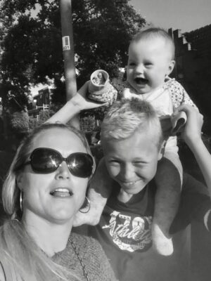 Met mijn moeder en mijn zusje Joy